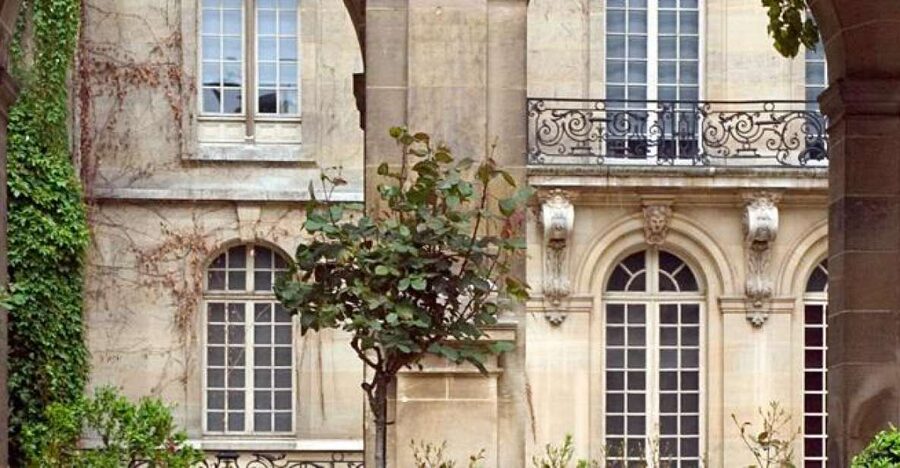 Paris Secret Gardens 1.30 hour long Walking Tour - Cemeteries and hospitals with unexpected views