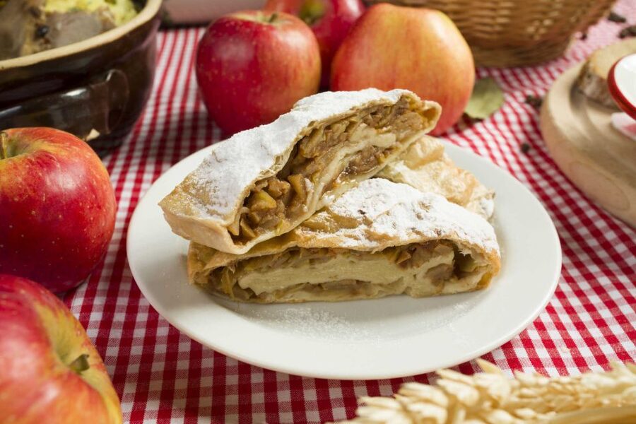 Prague: Evening Folklore Garden Party with Traditional Menu - Key points before you book