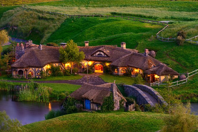 Private 2 Day Tour: Hobbiton, Waitomo, Rotorua Geothermal & Hamilton Gardens - Five things to know before you book