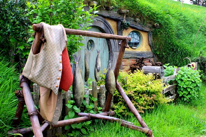 Private 2 Day Tour: Hobbiton, Waitomo, Rotorua Geothermal & Hamilton Gardens - What this private North Island trip is really for