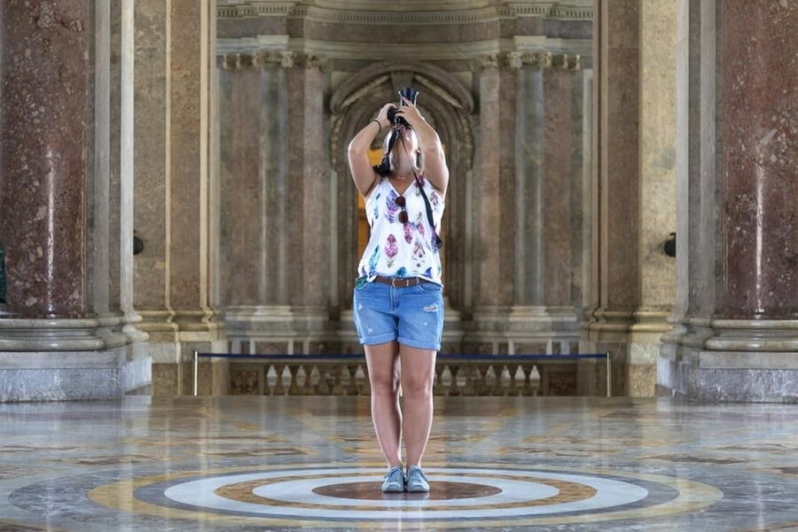 Private Caserta Royal Palace and Gardens Tour inc. Shuttle - Hidden statues, secret stairways, and garden pace