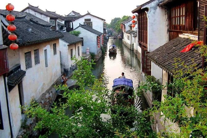 Private Customized Suzhou Highlights Tour with Tongli Water Town and Tuisi Garden - What the Guide Can Add to the Day