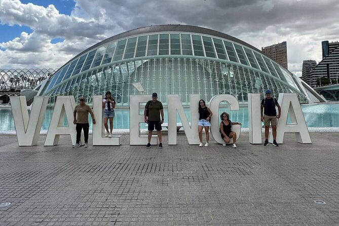 Private E-Bike City Tour of Valencia's History, Gardens - Monforte Garden: a quiet pause among the busy streets