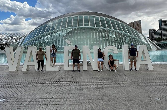 Private E-Bike City Tour of Valencia's History, Gardens - Palau de la Música and the modern cultural district