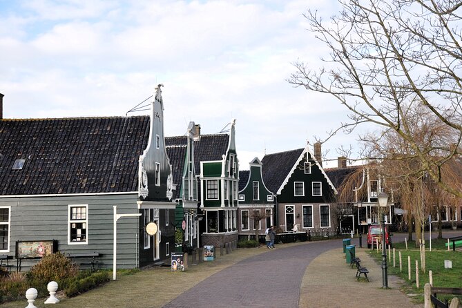 Private Guided Keukenhof Gardens and Zaanse Schans Tour - Two hours inside Keukenhof Gardens