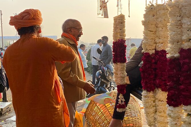 Private Half-Day Delhi Flower Market Tour - Walking through the flower lanes