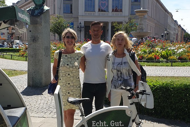 Private Munich Rickshaw City Tour and English Garden - Hofgarten and the Bavarian State Chancellery