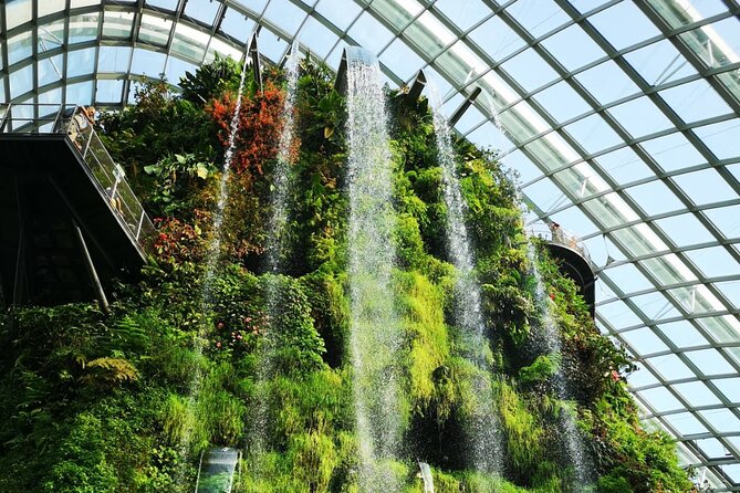 Private Singapore Night Tour with Gardens by the Bay&River Cruise - Marina Barrage for open views and city lights