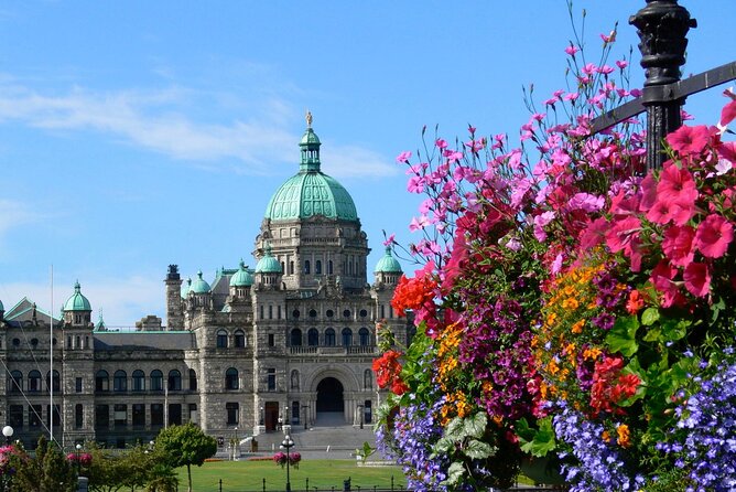 Private Tour Countryside Drive to Butchart Gardens & Victoria - Riding through the Saanich Peninsula