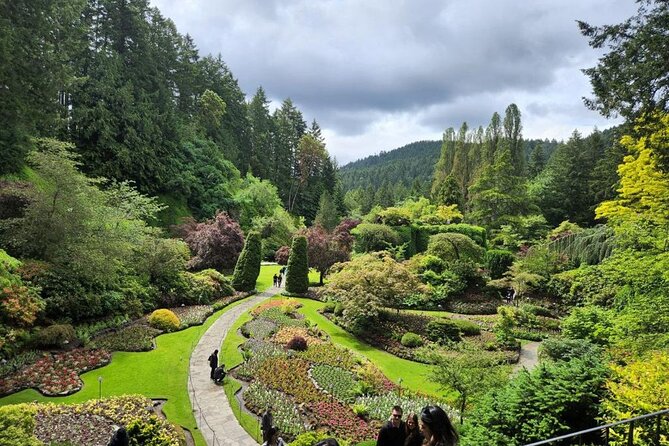 Private Vancouver to Victoria and Butchart Gardens with luggage - Three hours around Victoria’s Parliament district