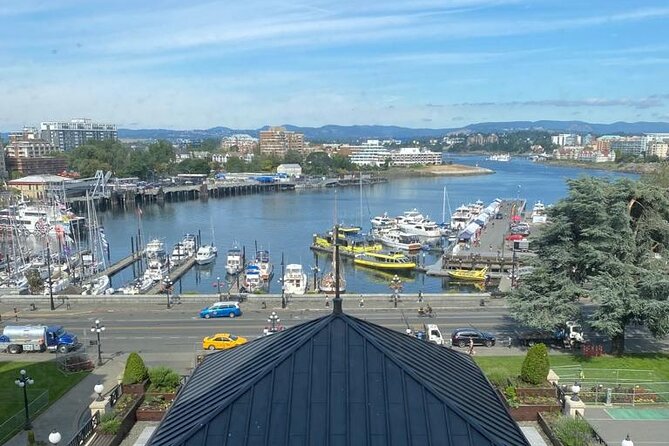 Private Vancouver to Victoria and Butchart Gardens with luggage - Who will get the most from this day