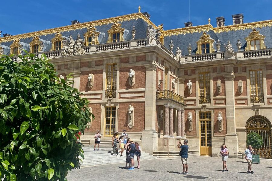 Private Versailles, Gardens, Trianon from Paris by Mercedes - Who should book this experience?
