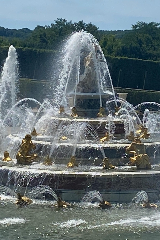 Private Versailles, Gardens, Trianon from Paris by Mercedes - Guide quality is the biggest strength