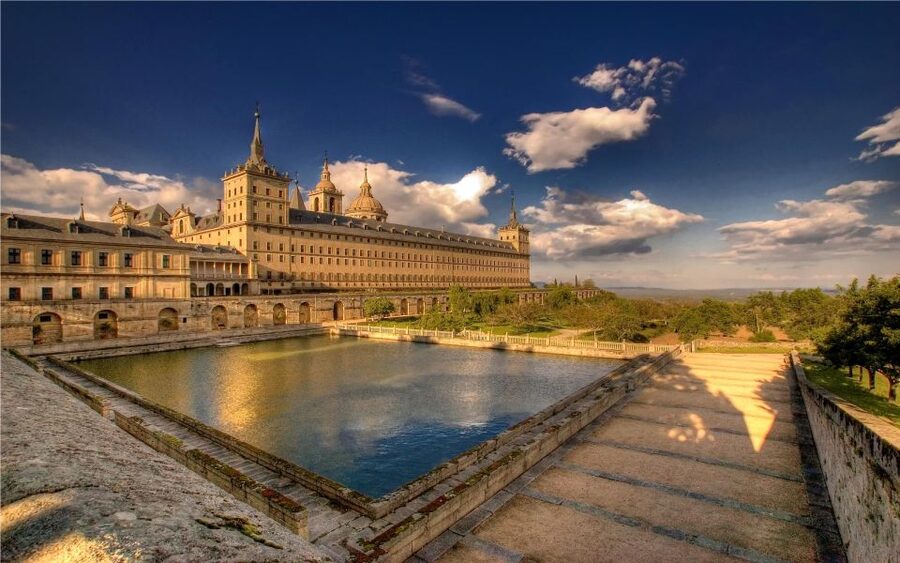 Private VIP visit El Escorial Palace, Monastery and Gardens - Entering the monastery and Philip II’s world