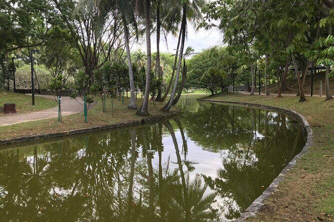 Private Walking Tour of the Shah Alam Lake Gardens with Pick Up and Lunch - Entering Sultan Salahuddin Abdul Aziz Shah Mosque