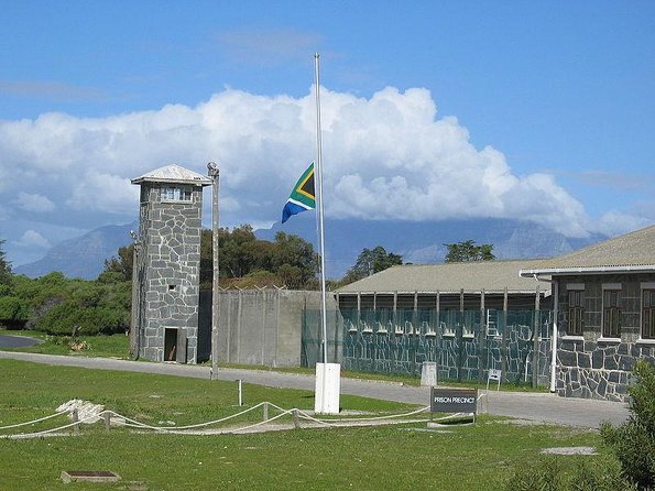Robben Island ,Kirstenbosch Gardens and Groot Constantia. - Key points before you book