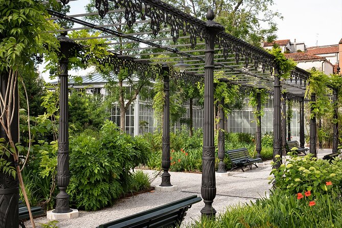 Royal Gardens & St.Mark Basin View Casanova Aperitif - The self-guided app and its limits