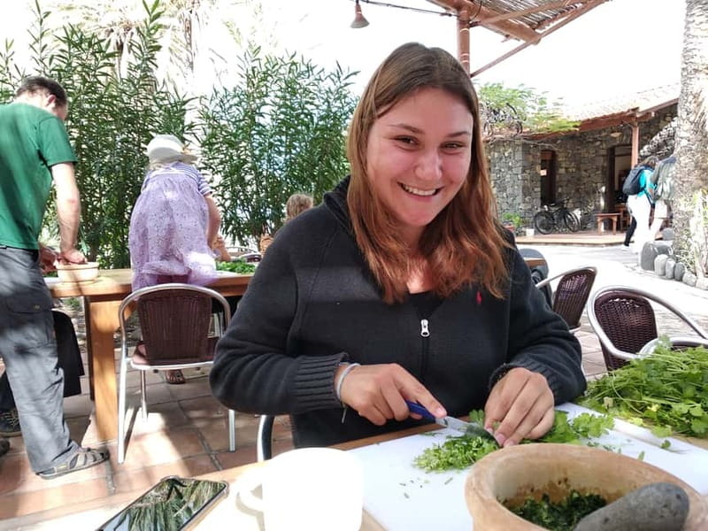 Rural Life Experience: Mojo Workshop and botanical Walk - Meeting Zdenka in central La Laja