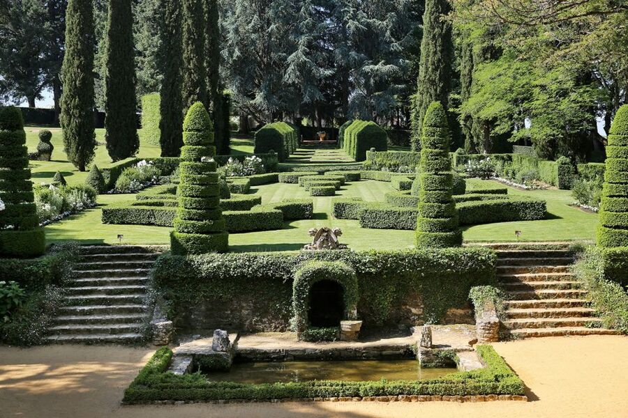Salignac-Eyvigues: Gardens of Eyrignac Manor Entry Ticket - Flower gardens, kitchen garden, and seasonal changes