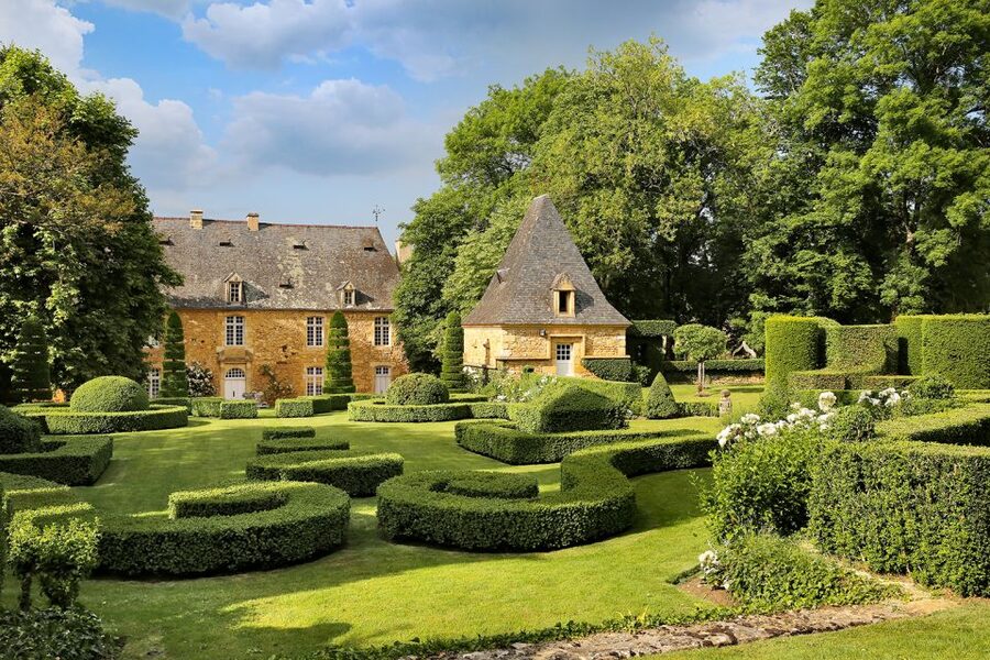Salignac-Eyvigues: Gardens of Eyrignac Manor Entry Ticket - How the seasons affect your visit