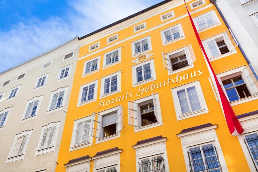 Salzburg Tour: Mirabell Gardens, Sound of Music, Mozart - How the guide affects the experience