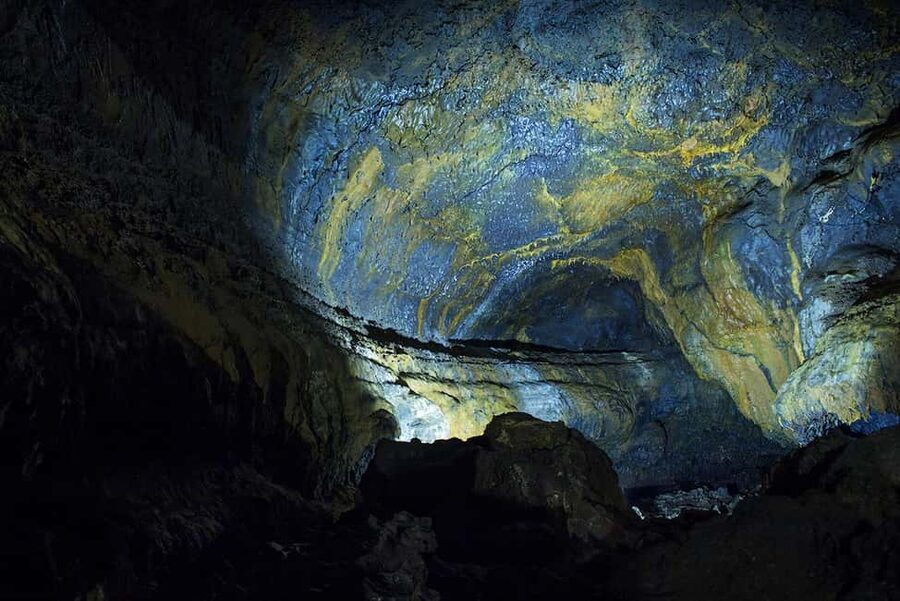 São Miguel: Botanical Gardens and Cave Tour - Gruta do Carvão: São Miguel’s volcanic story underground