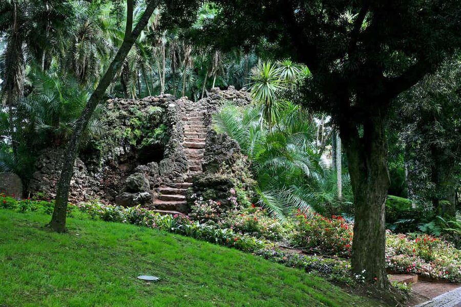 São Miguel: Botanical Gardens and Cave Tour - Starting from Ponta Delgada’s hotel pickup points
