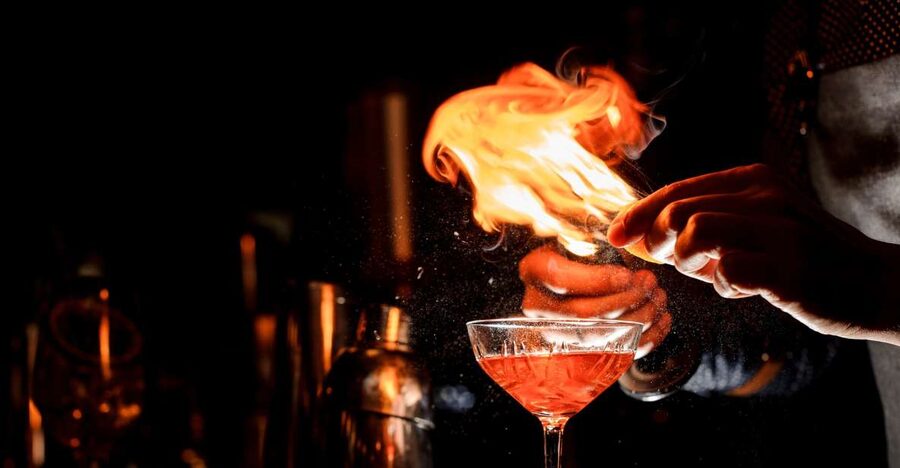 Savannah: Midnight in the Garden Walking Tour and Pub Crawl - From one bar to the next