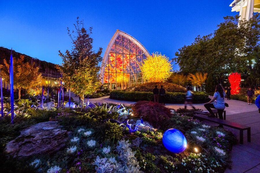 Seattle: Chihuly Garden and Glass Entry Ticket - Why Chihuly Garden and Glass works so well in Seattle