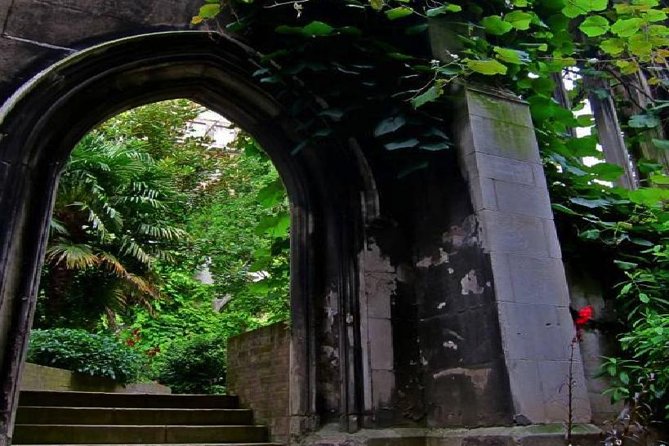 Secret Gardens of the City of London Private Tour - Roman traces and old City lanes