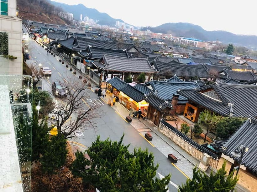 Seoul: Maisan Cherry Blossom and Jeonju Hanok Day Tour - Walking the Three-Kilometer Cherry Blossom Tunnel