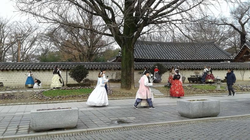 Seoul: Maisan Cherry Blossom and Jeonju Hanok Day Tour - What the Maisan Stop Can Feel Like