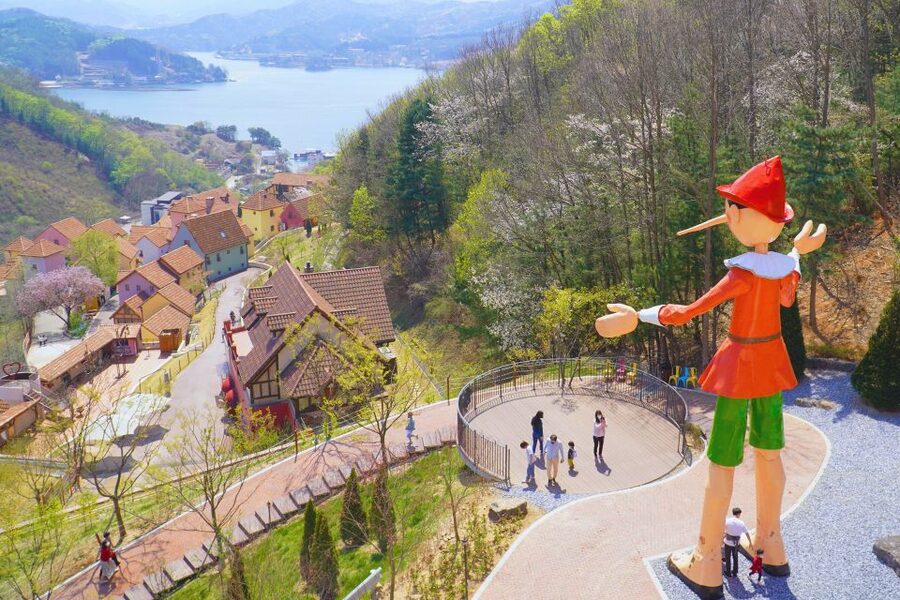 Seoul: Nami and Petite France Tour with Optional K-Garden - Guide quality and group communication