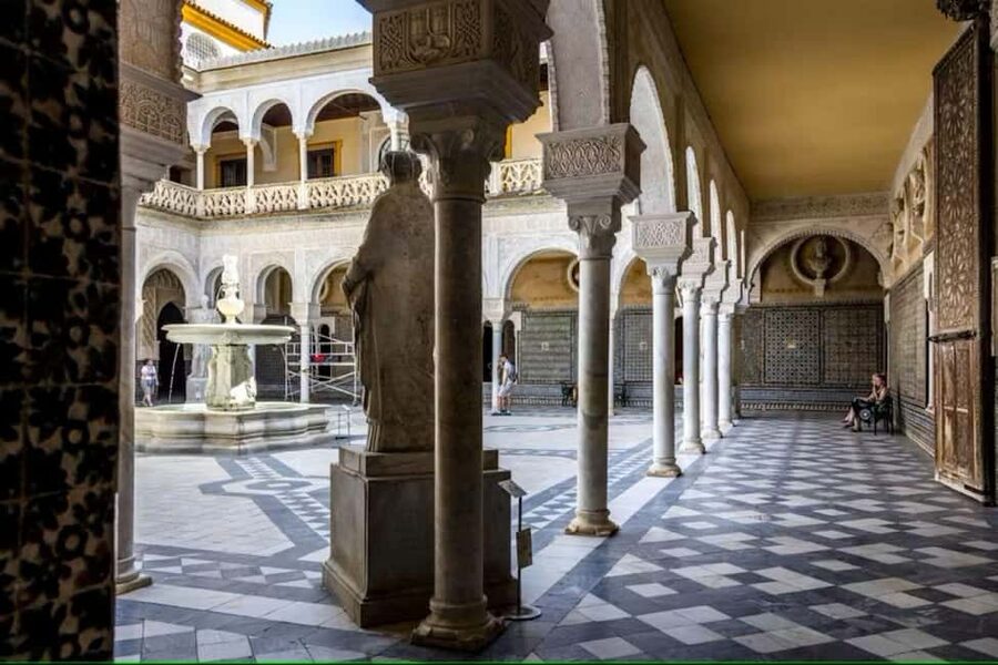 Seville: Guided Tour of Noble Houses and Grand Gardens - Why the private guide changes the value