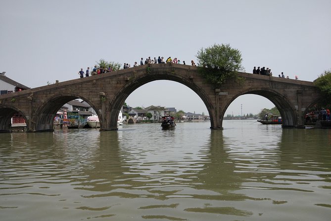 Shanghai Bus Tour:Yu Garden,Chenghuang,Zhujiajiao Water Town,Bund - Yu Garden: 70 minutes among pavilions and rockeries