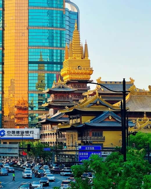 Shanghai: Jing'an Temple, Yu Garden, and Bazaar Private Tour - A guide can make the $16 price work hard