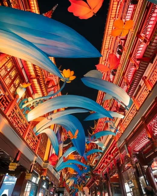 Shanghai: Jing'an Temple, Yu Garden, and Bazaar Private Tour - What to bring and what to expect on foot