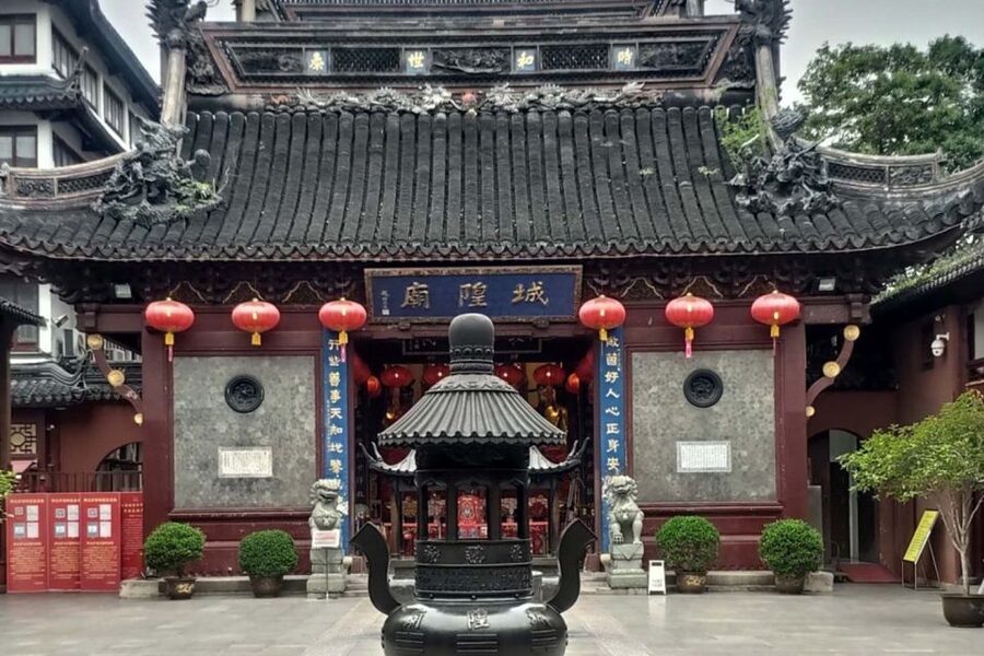 Shanghai: Yu Garden and City God Temple Walking Tour - City God Temple and Taoist beliefs