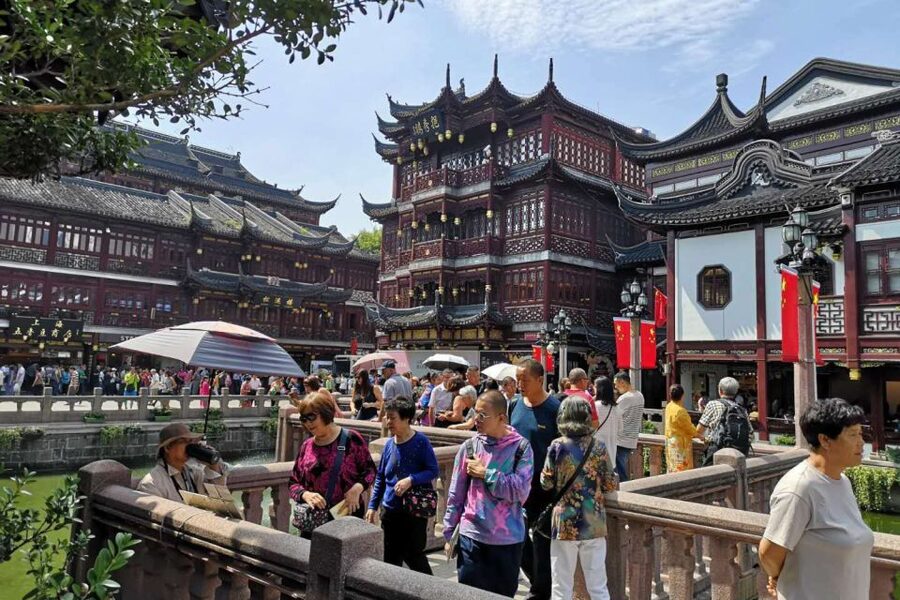 Shanghai: Yu Garden and City God Temple Walking Tour - Yu Garden Old Street, crafts, and souvenirs