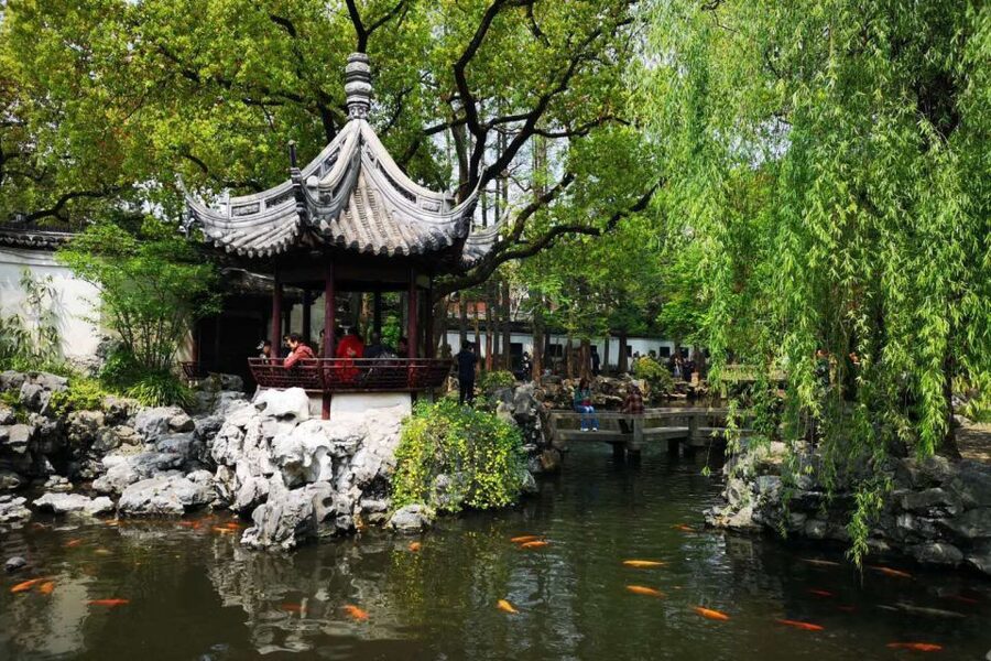 Shanghai: Yu Garden and City God Temple Walking Tour - Optional Xiaolongbao tasting