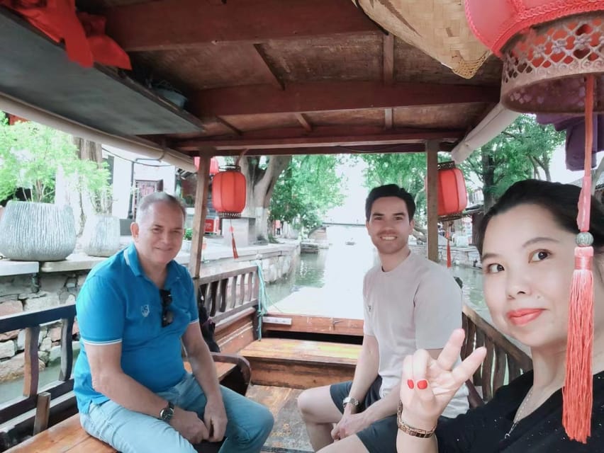 Shanghai: Zhujiajiao Private Tour w/ Boat Ride & Garden - What the private guide adds