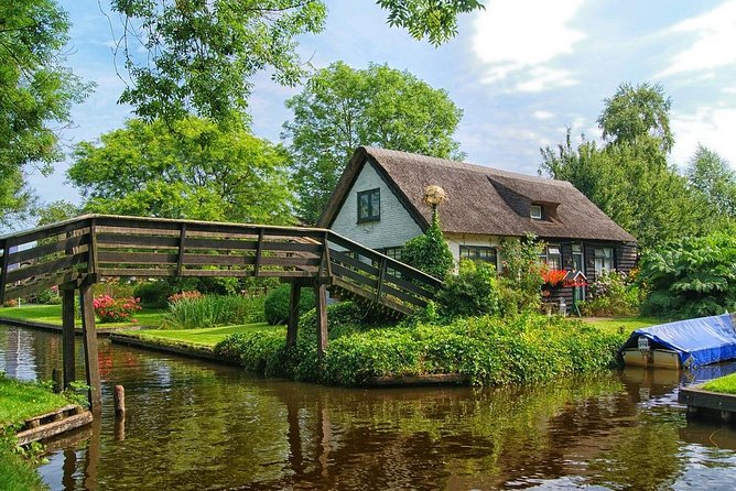 Sightseeing Keukenhof Tulip fields, Giethoorn tour from Amsterdam - The price: convenience rather than a budget bargain