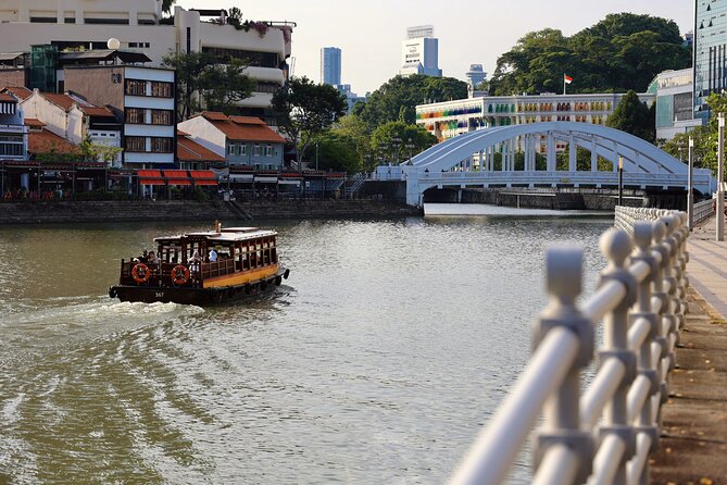 Singapore River Cruise, Night Garden Rhapsody & Spectra by CYT - Guides, buses, and group size