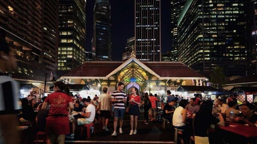 Singapore River Cruise, Spectra & Garden Rhapsody Light Show - The guides are part of the value