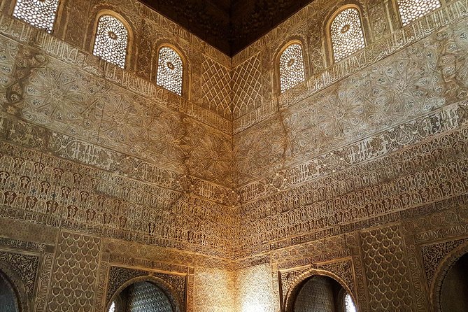 Skip the line: Alhambra Palace and Generalife Gardens Private Guided Tour - Meeting at the Alhambra Ticket Office