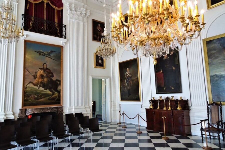 Skip-the-Line Wilanow Palace and Gardens Private Tour Warsaw - Choosing two hours or three