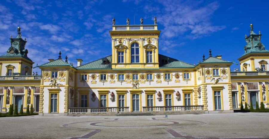 Skip-the-Line Wilanow Palace and Gardens Private Tour Warsaw - Entering the 17th-century palace