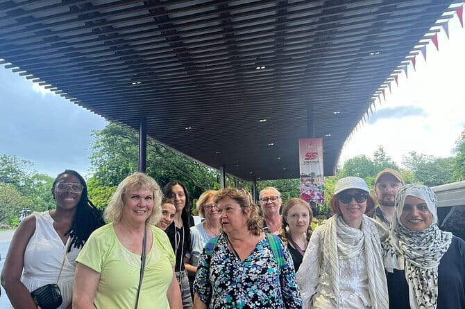 Small Group Singapore Morning City Tour with Gardens By The Bay - The guides shape the quality of the morning