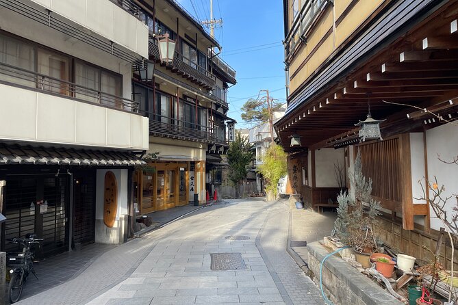 Snow Monkey and Cherry Blossom Illumination Tour (3rd ~19th Apr) - What to eat and what to carry