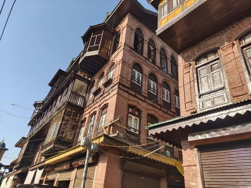 Srinagar: Private Old City and Mughal Gardens Guided Tour - Key points at a glance